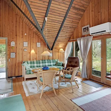 2 Bedroom Beautiful In Hébergement de vacances