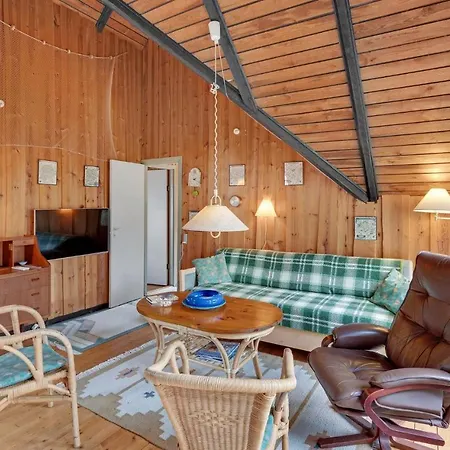 Prázdninový dům 2 Bedroom Beautiful In *