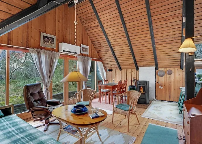 2 Bedroom Beautiful In Holiday home *